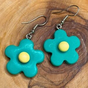NWOT Retro Flower Earrings